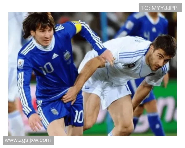 足球球星爆发力十足肌肉腿展现速度力量与激情魅力